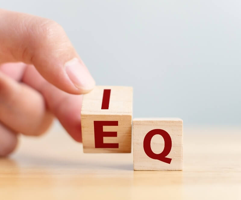 Inteligencja emocjonalna kompletny przewodnik (definicje, modele, badania), TIE